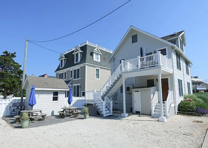 Wifi Ourdoor Shower Porch Ocean Side 1St Floor Duplex, A Short Walk From The Best Lbi Attractions, A Small Park, And The Beach